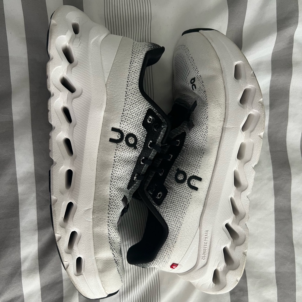 Cloud tilt- Zendaya edition for On running Women